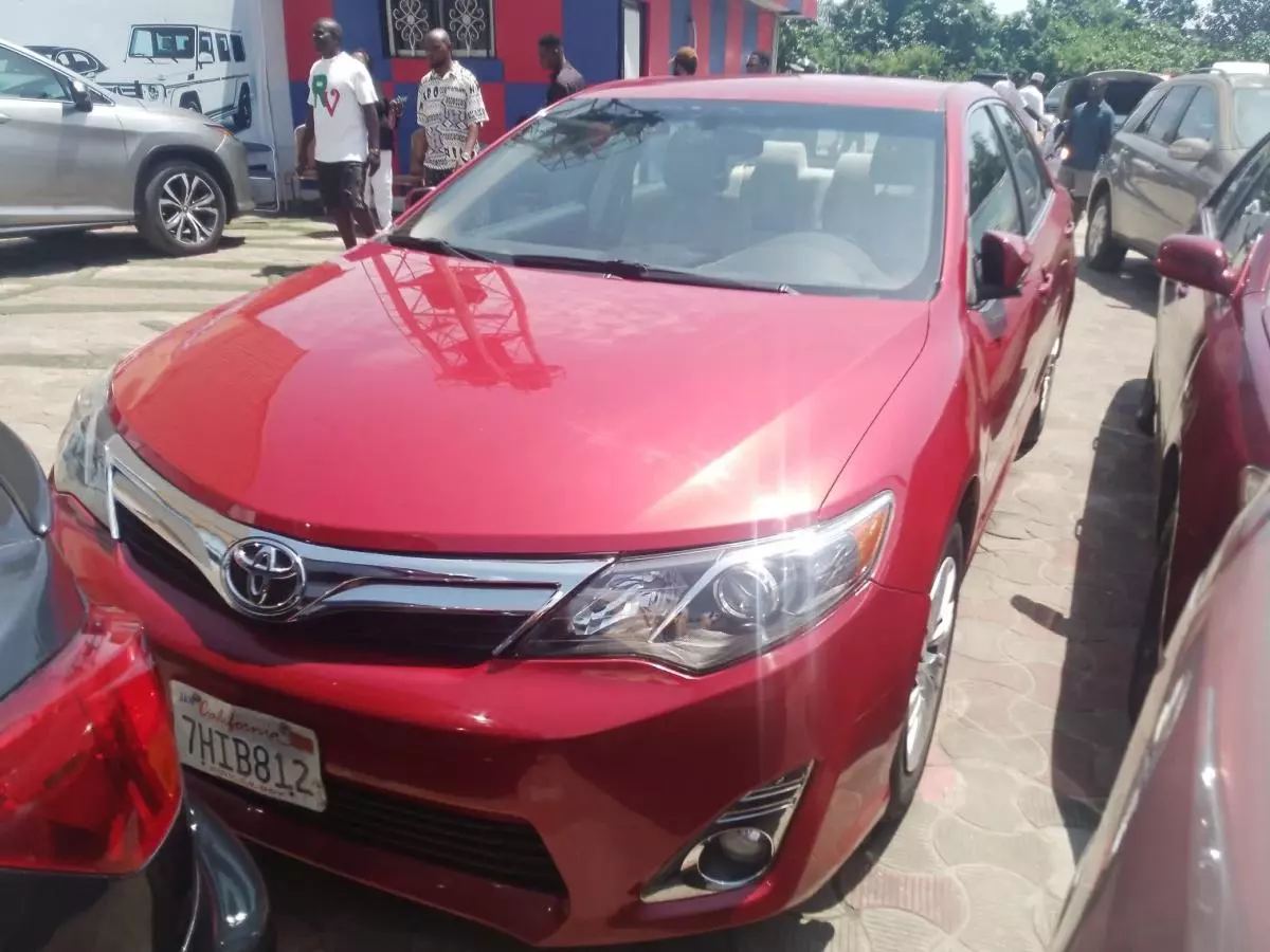 Toyota Camry   - 2013