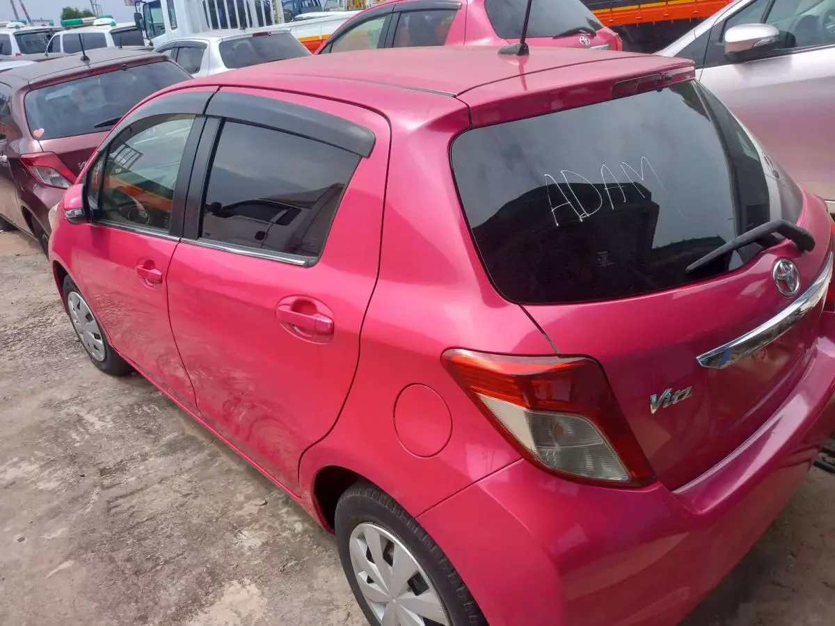 Toyota Vitz   - 2011