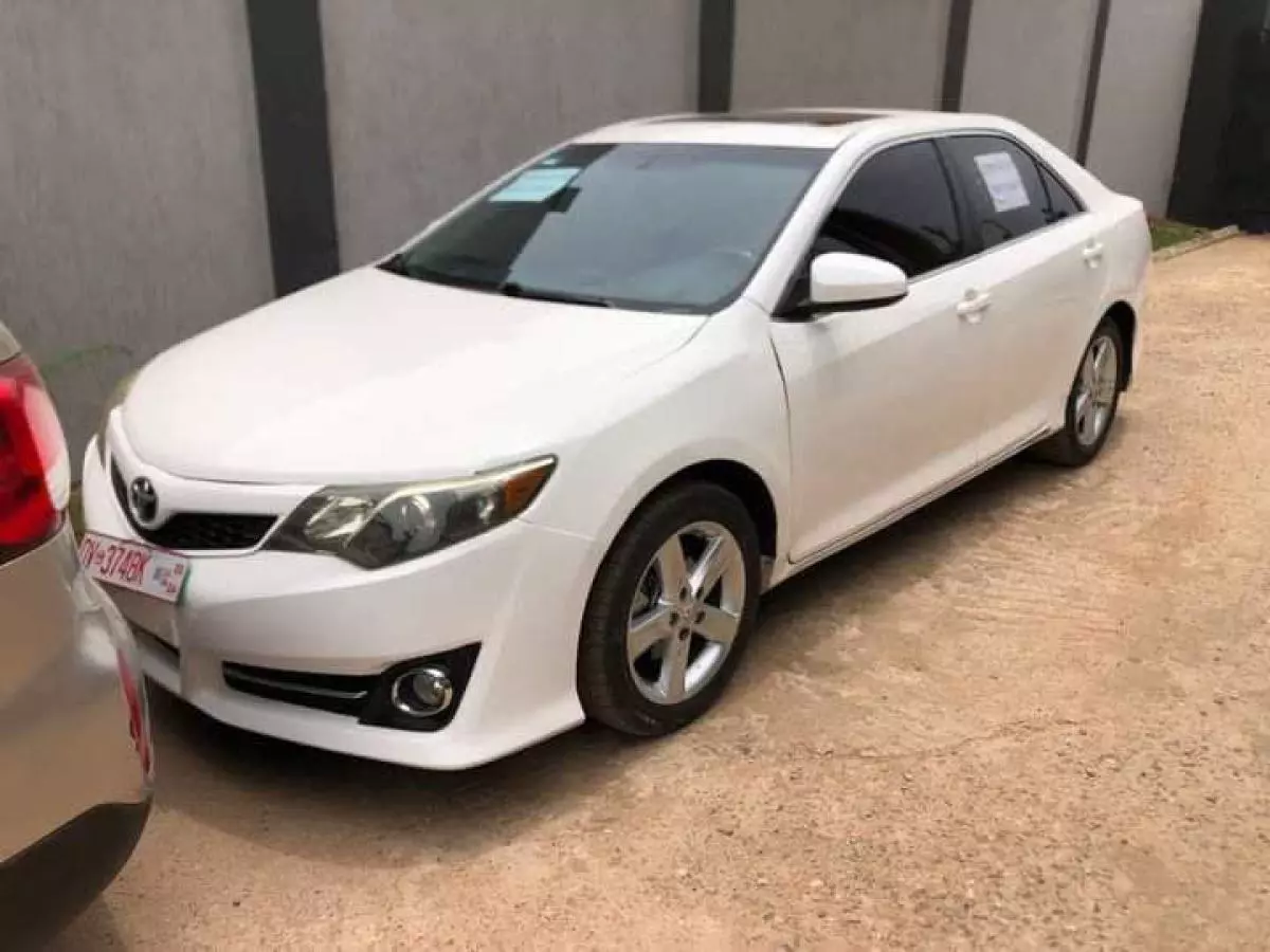 Toyota Camry   - 2014