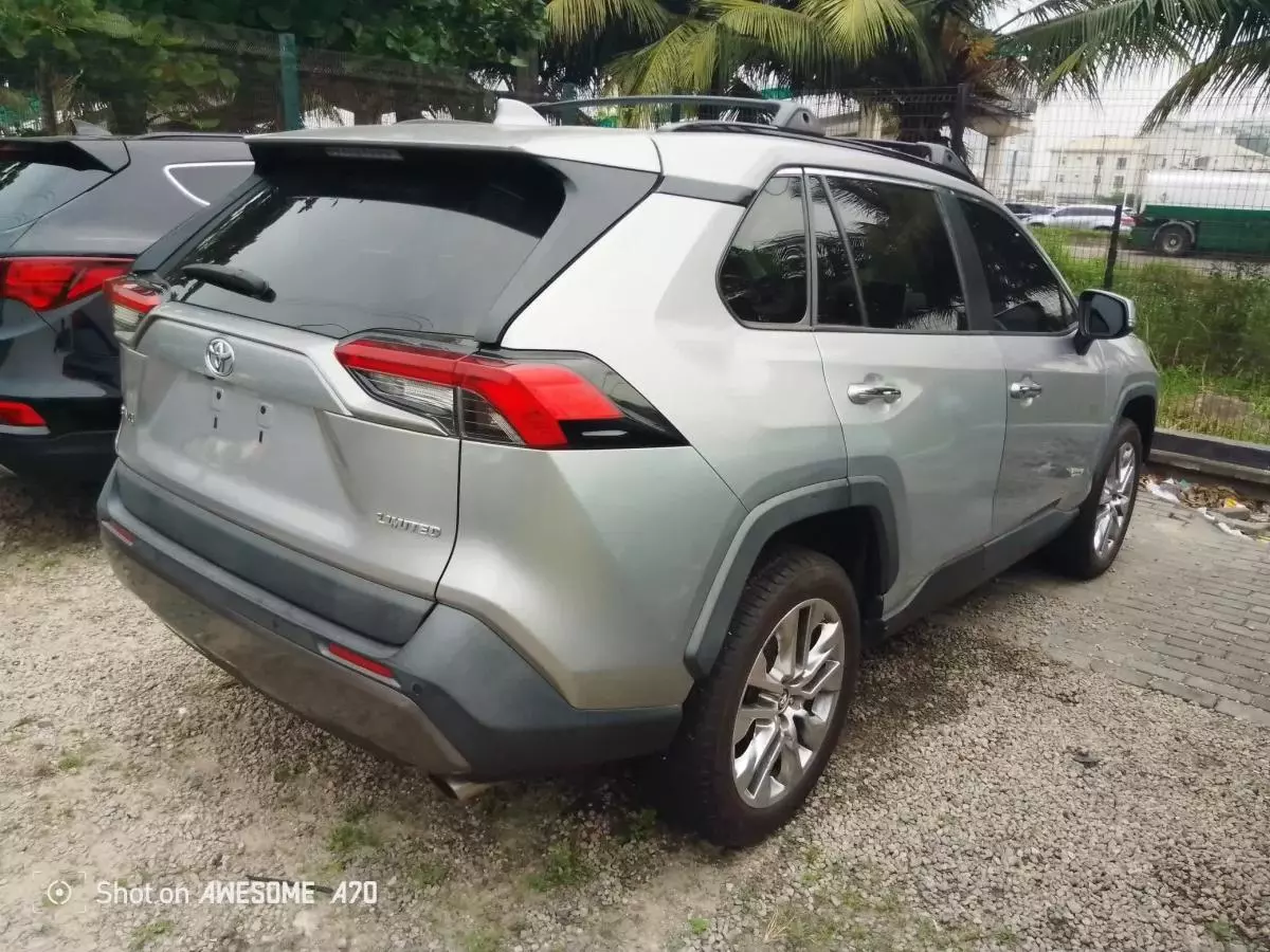 Toyota RAV4   - 2019