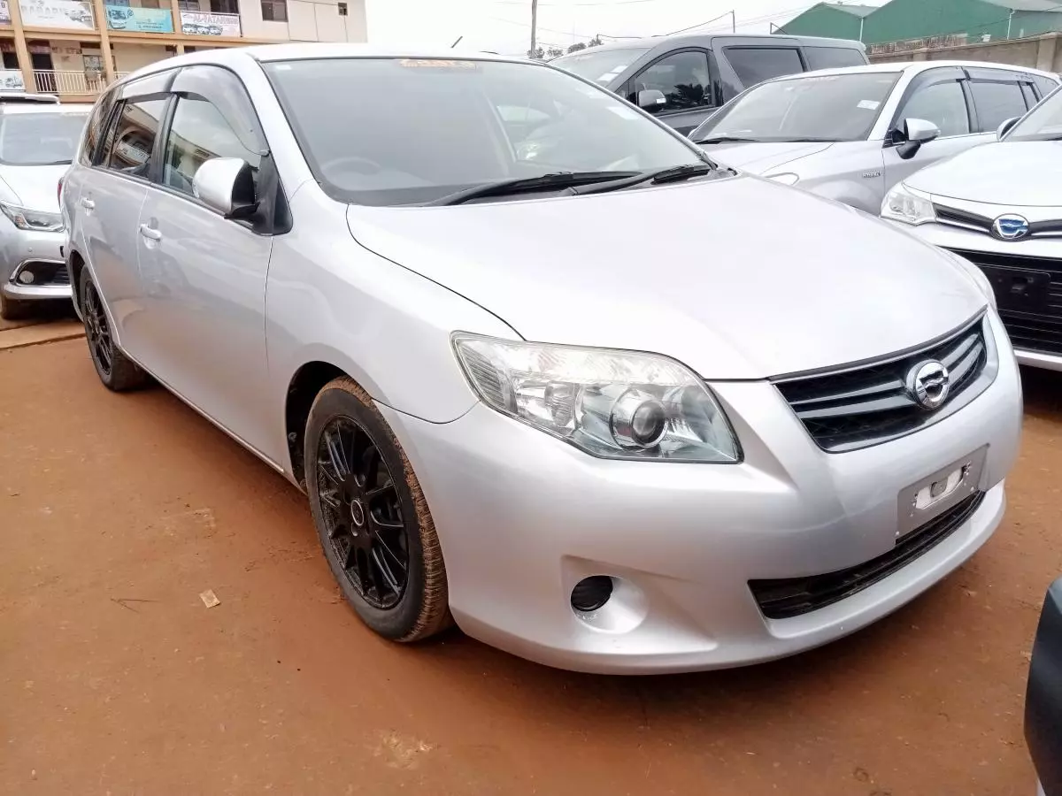 Toyota Fielder    - 2012