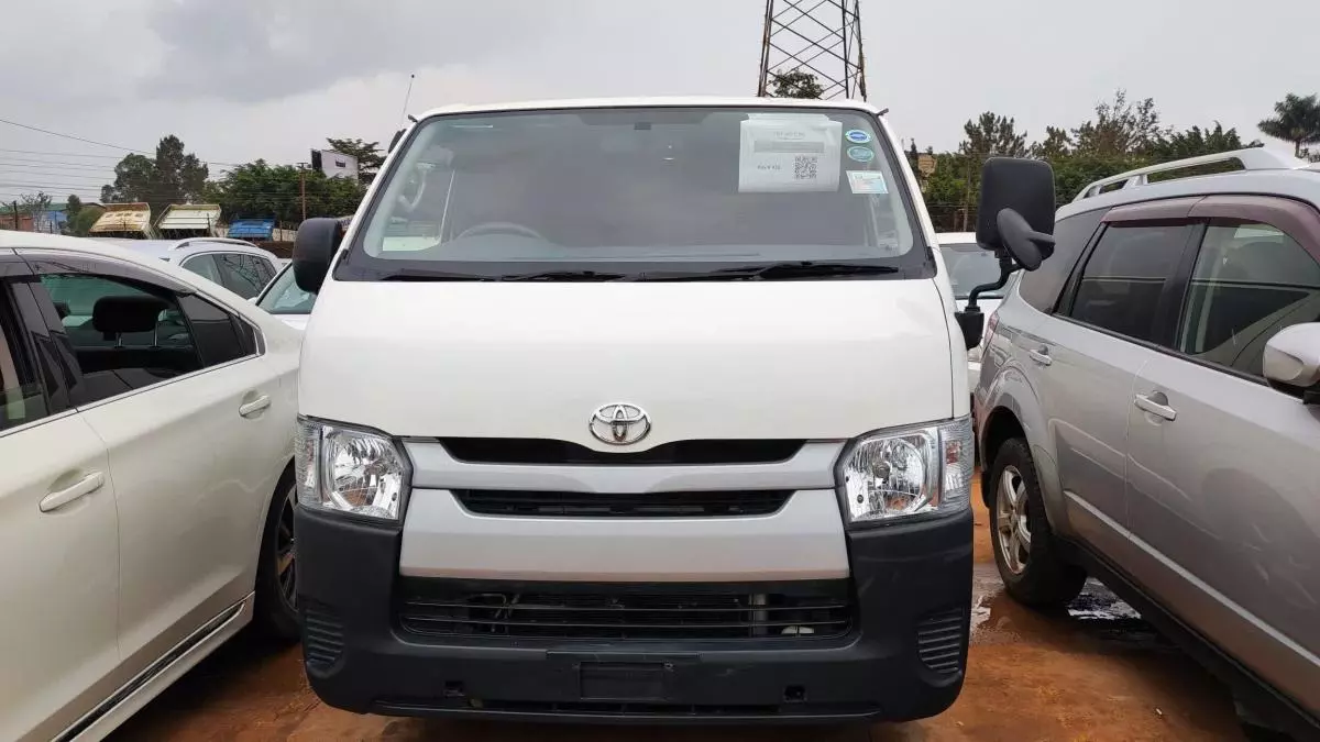 Toyota Hiace   - 2015