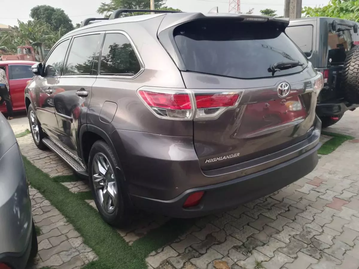 Toyota Highlander   - 2014