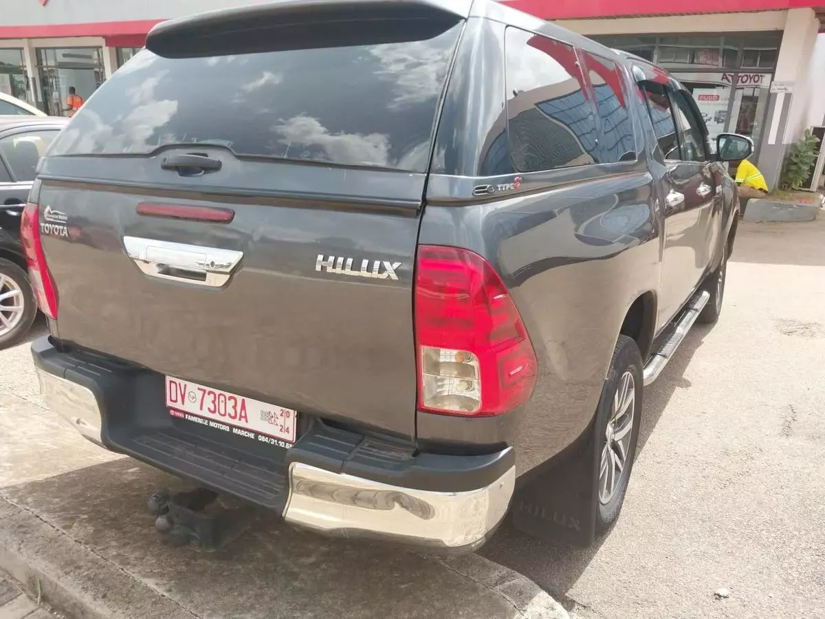 Toyota Hilux Revo    - 2015