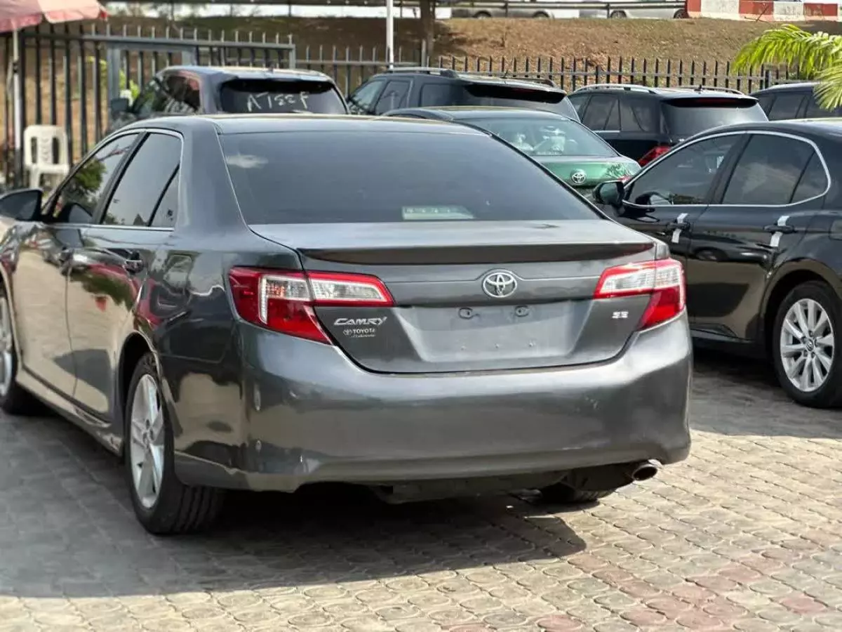 Toyota Camry   - 2013