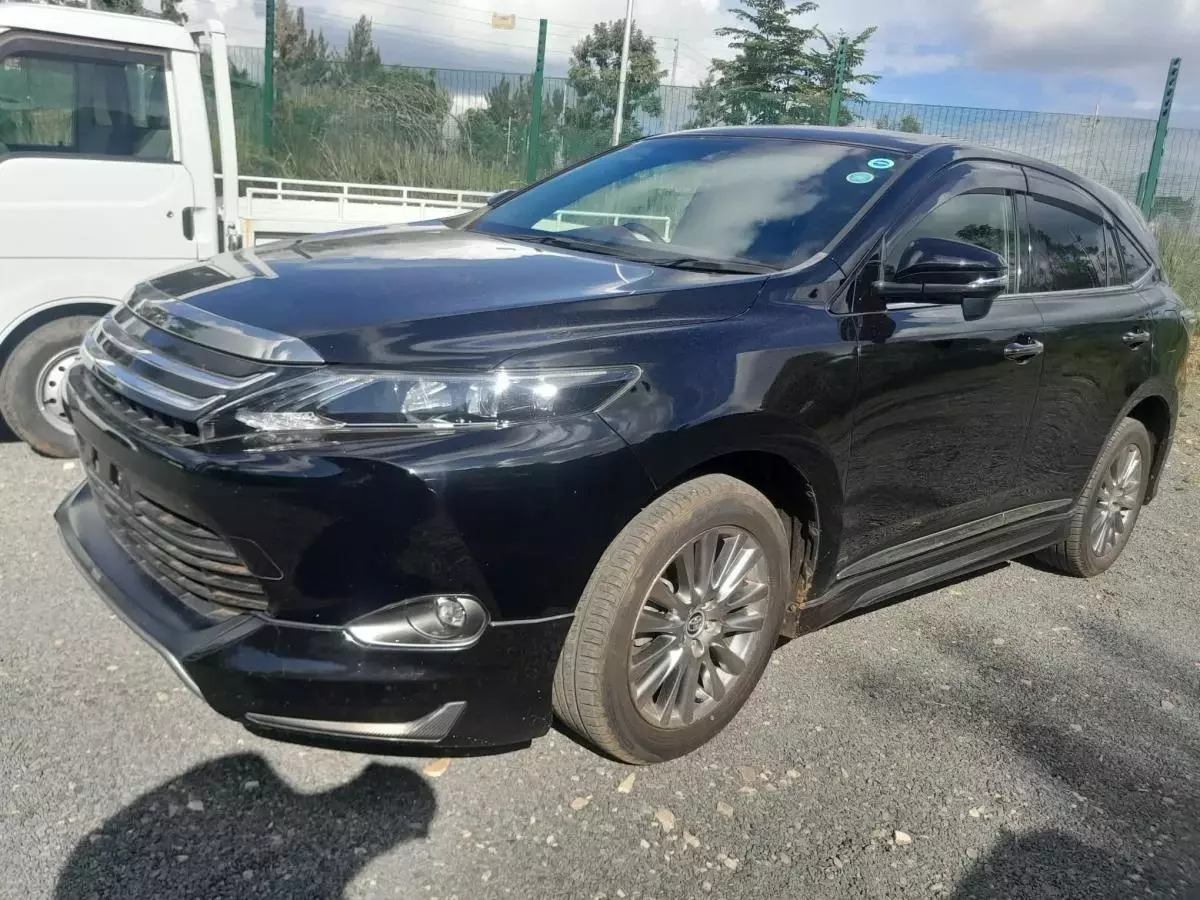 Toyota Harrier   - 2016