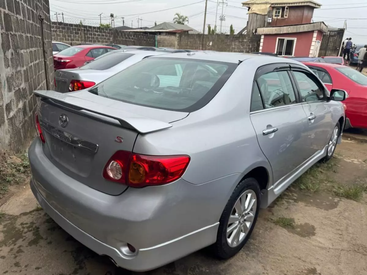 Toyota Corolla   - 2010