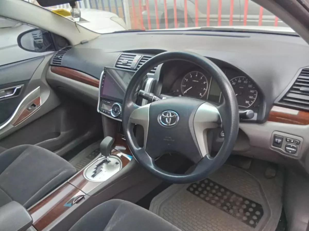 Toyota Premio    - 2014