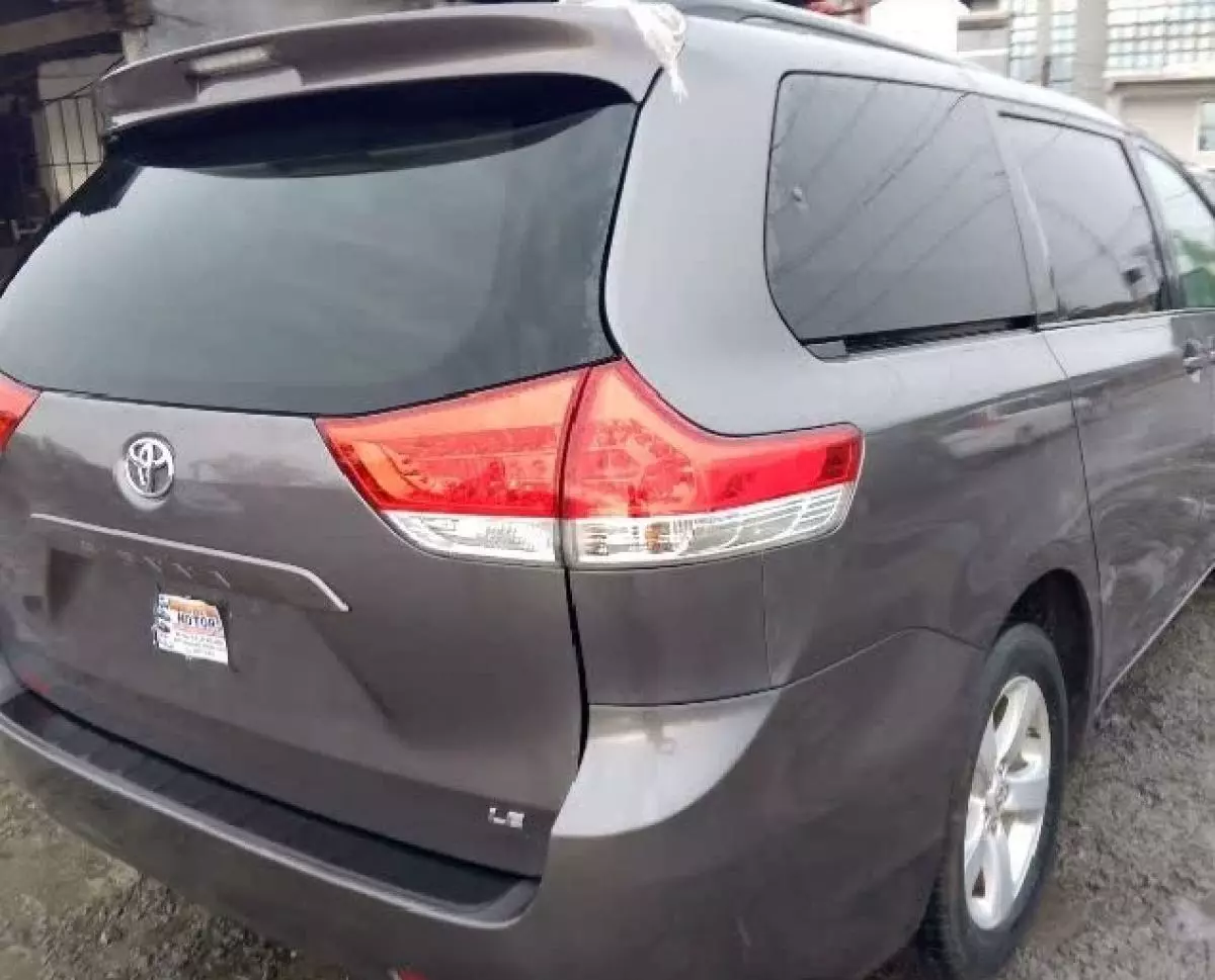 Toyota Sienna   - 2014