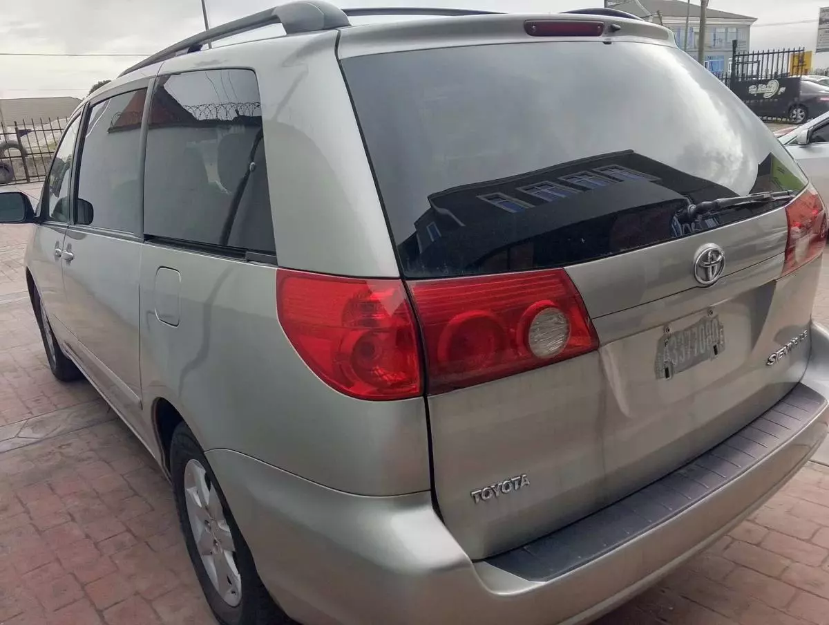 Toyota Sienna   - 2008