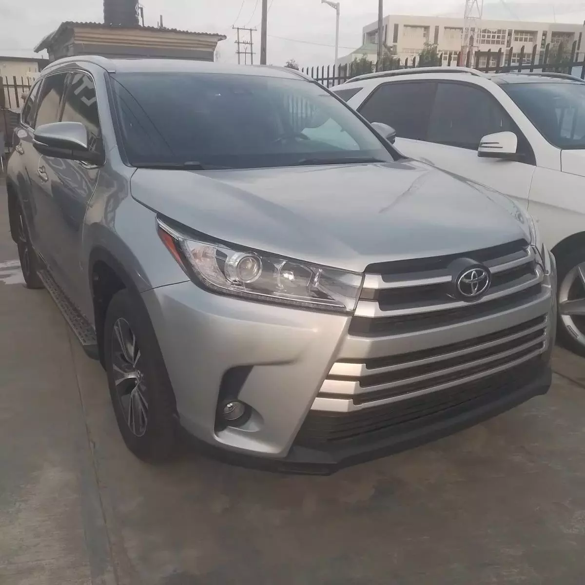 Toyota Highlander   - 2017