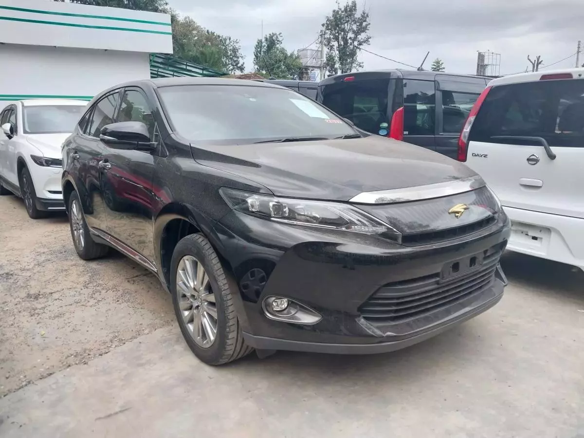 Toyota Harrier   - 2017