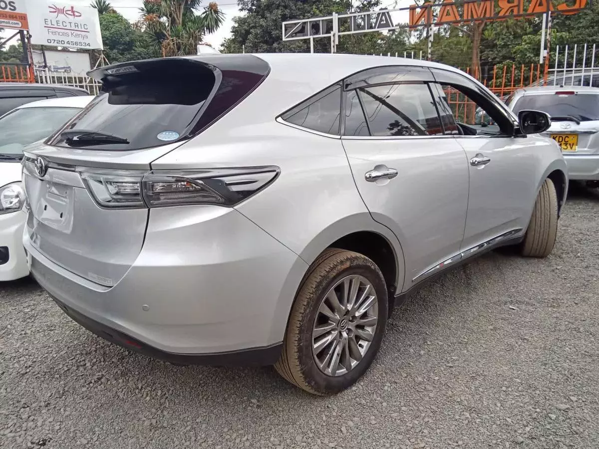 Toyota Harrier   - 2017