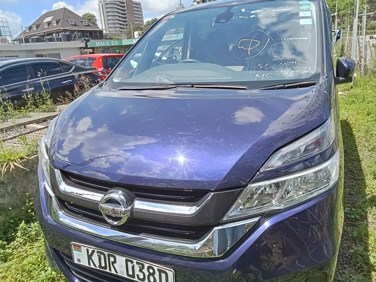 Nissan Serena   - 2017