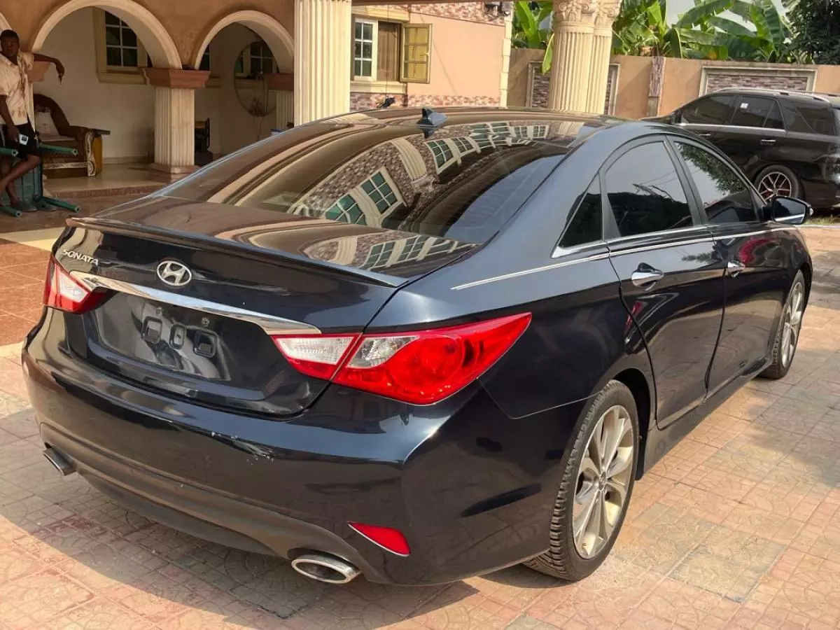 Hyundai Sonata   - 2013