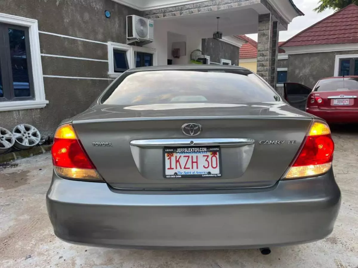 Toyota Camry   - 2006