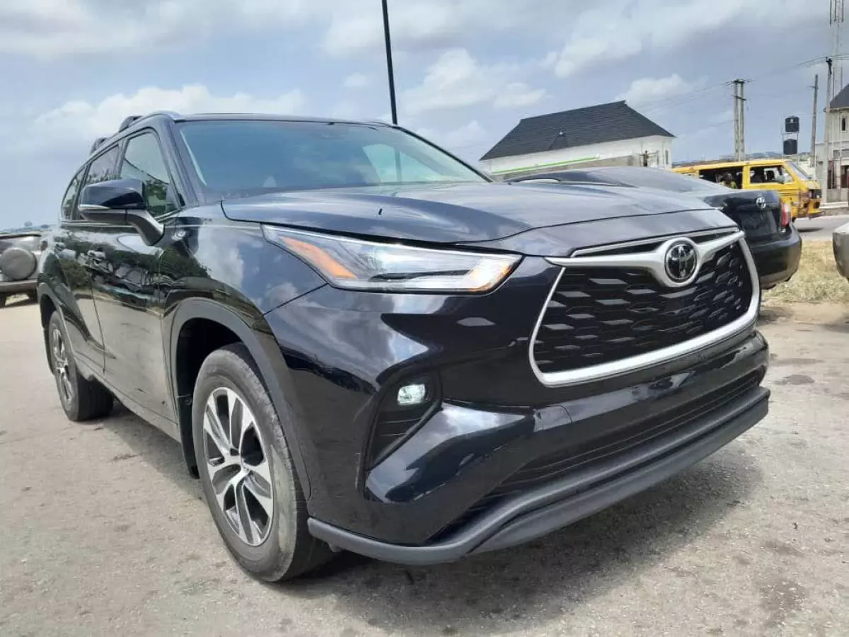 Toyota Highlander   - 2021