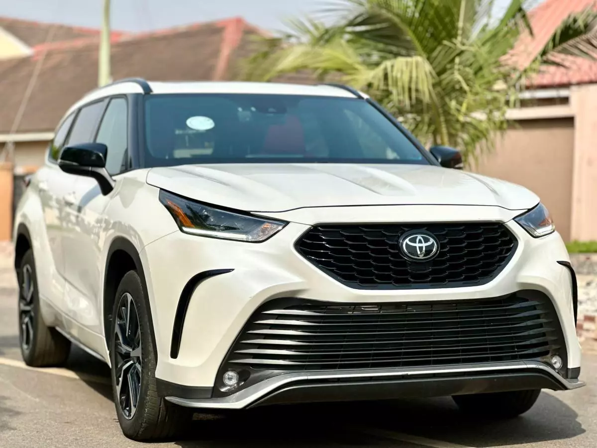 Toyota Highlander   - 2021