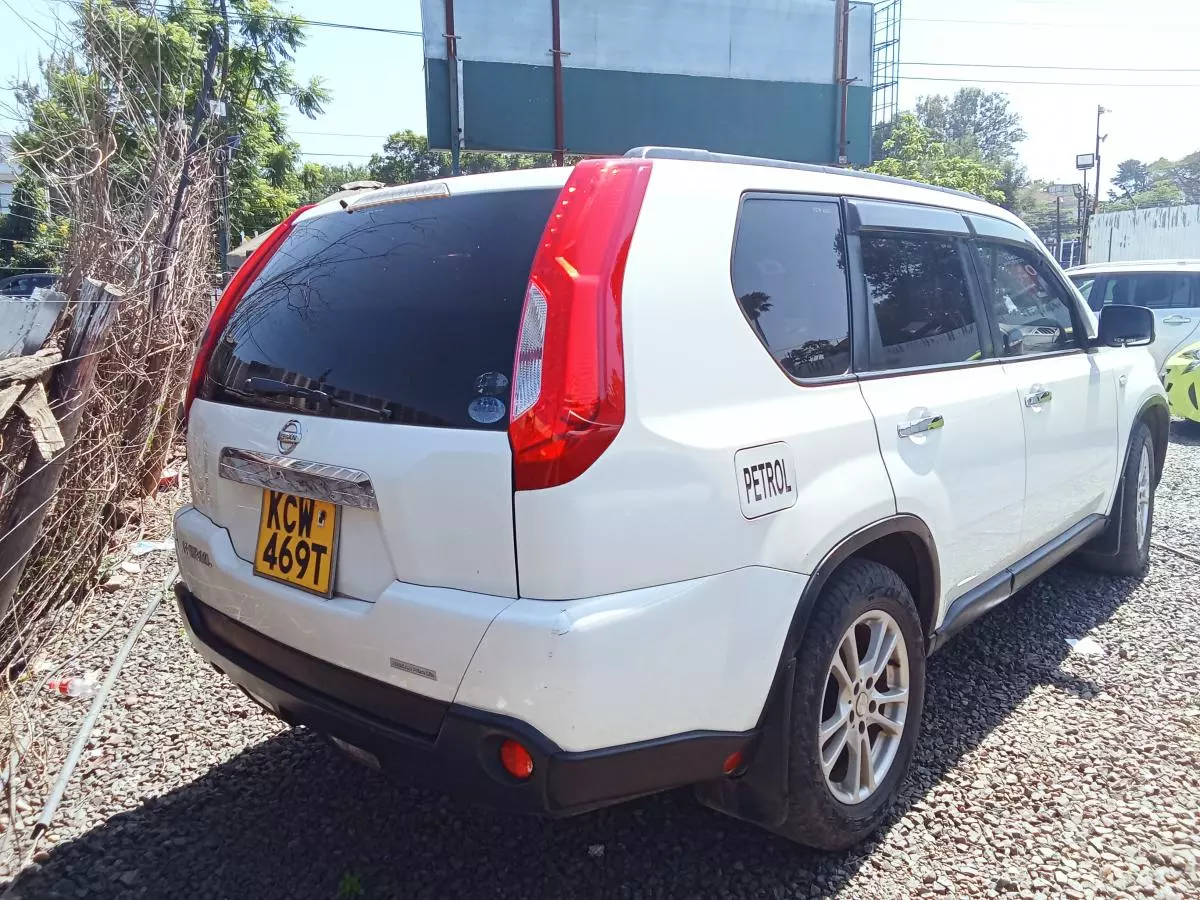 Nissan X-TRAIL   - 2010