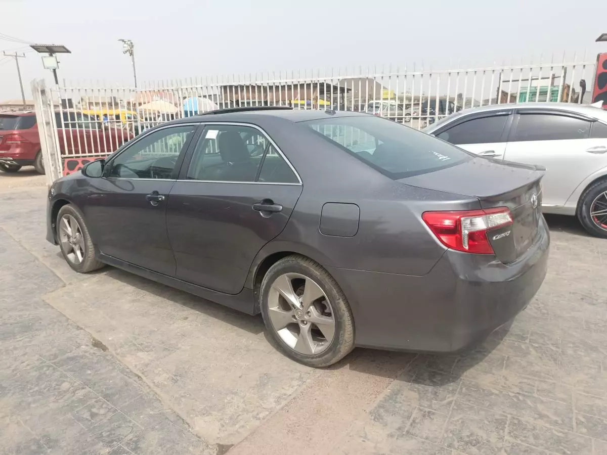 Toyota Camry   - 2014