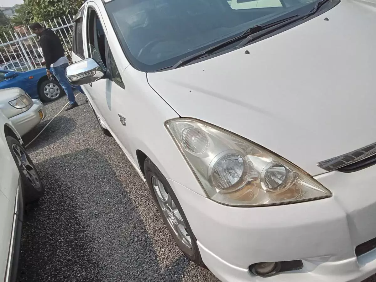 Toyota Wish   - 2004