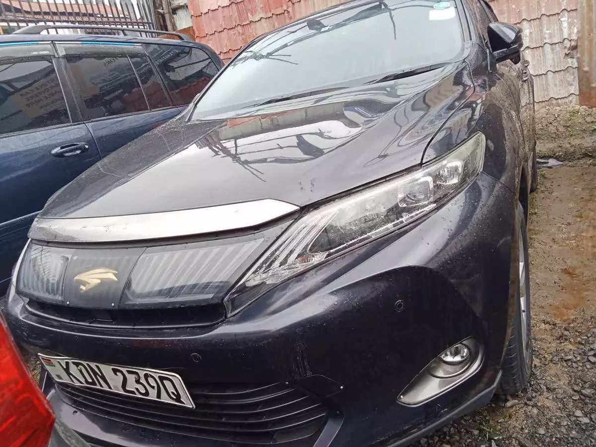 Toyota Harrier   - 2016