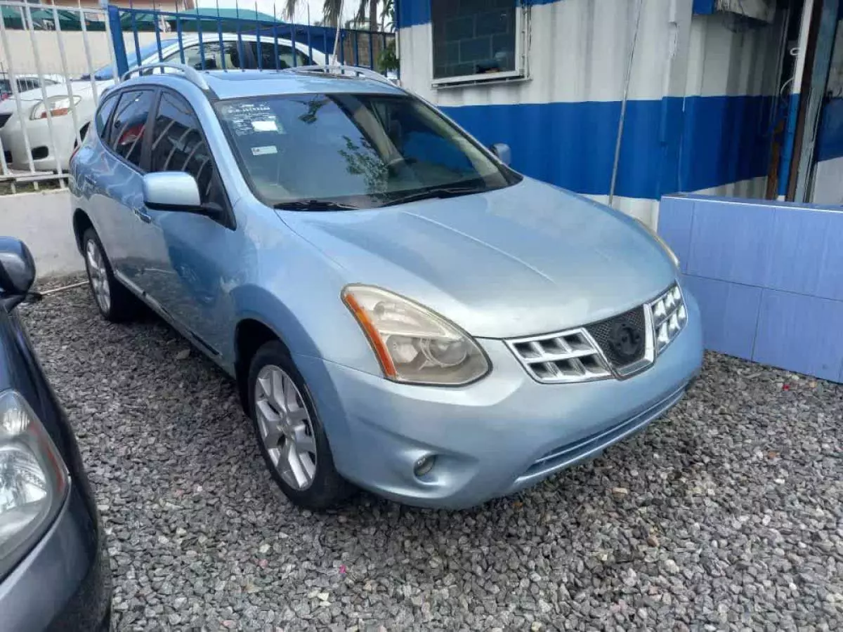 Nissan Rogue   - 2012