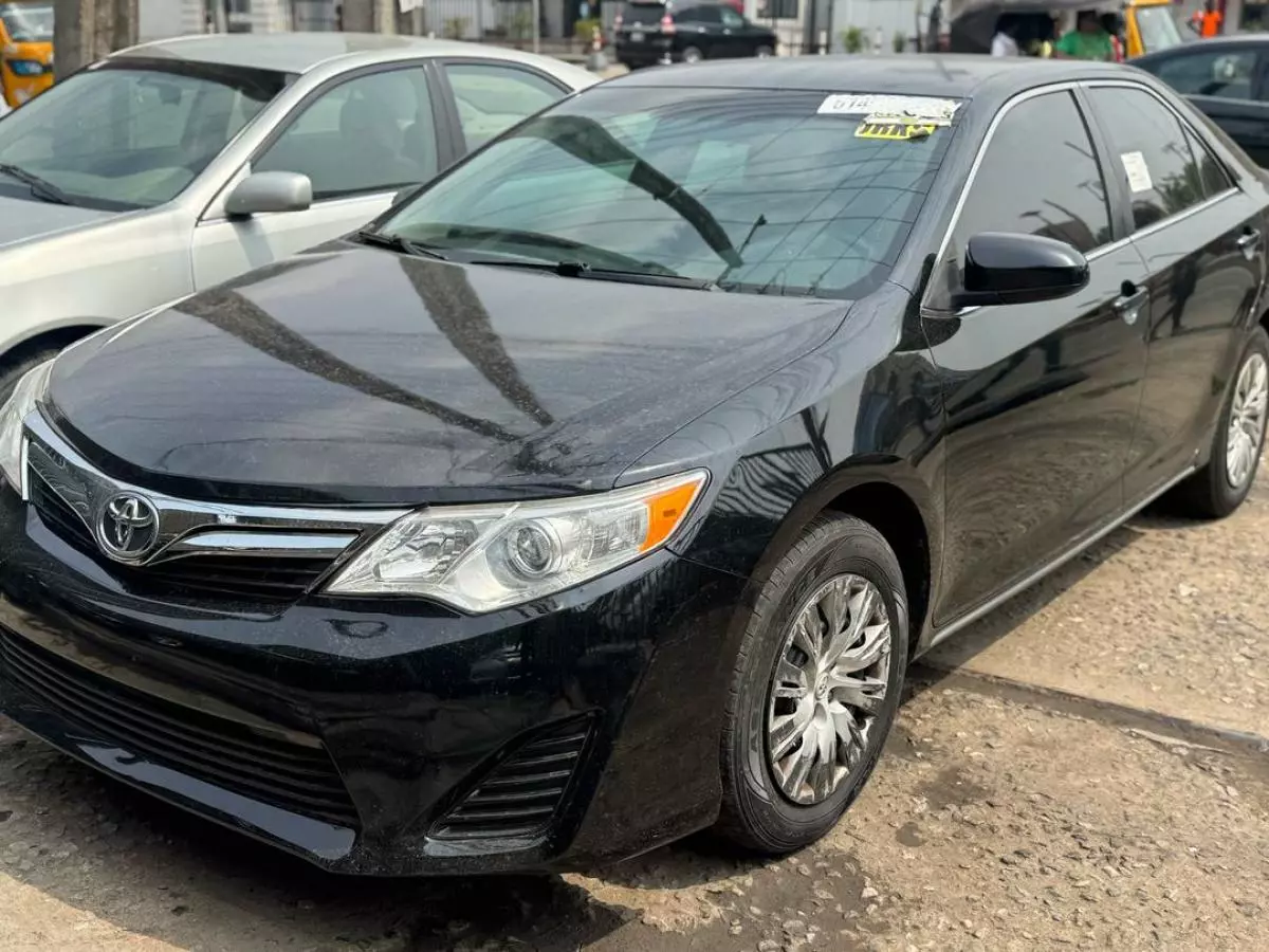 Toyota Camry   - 2012