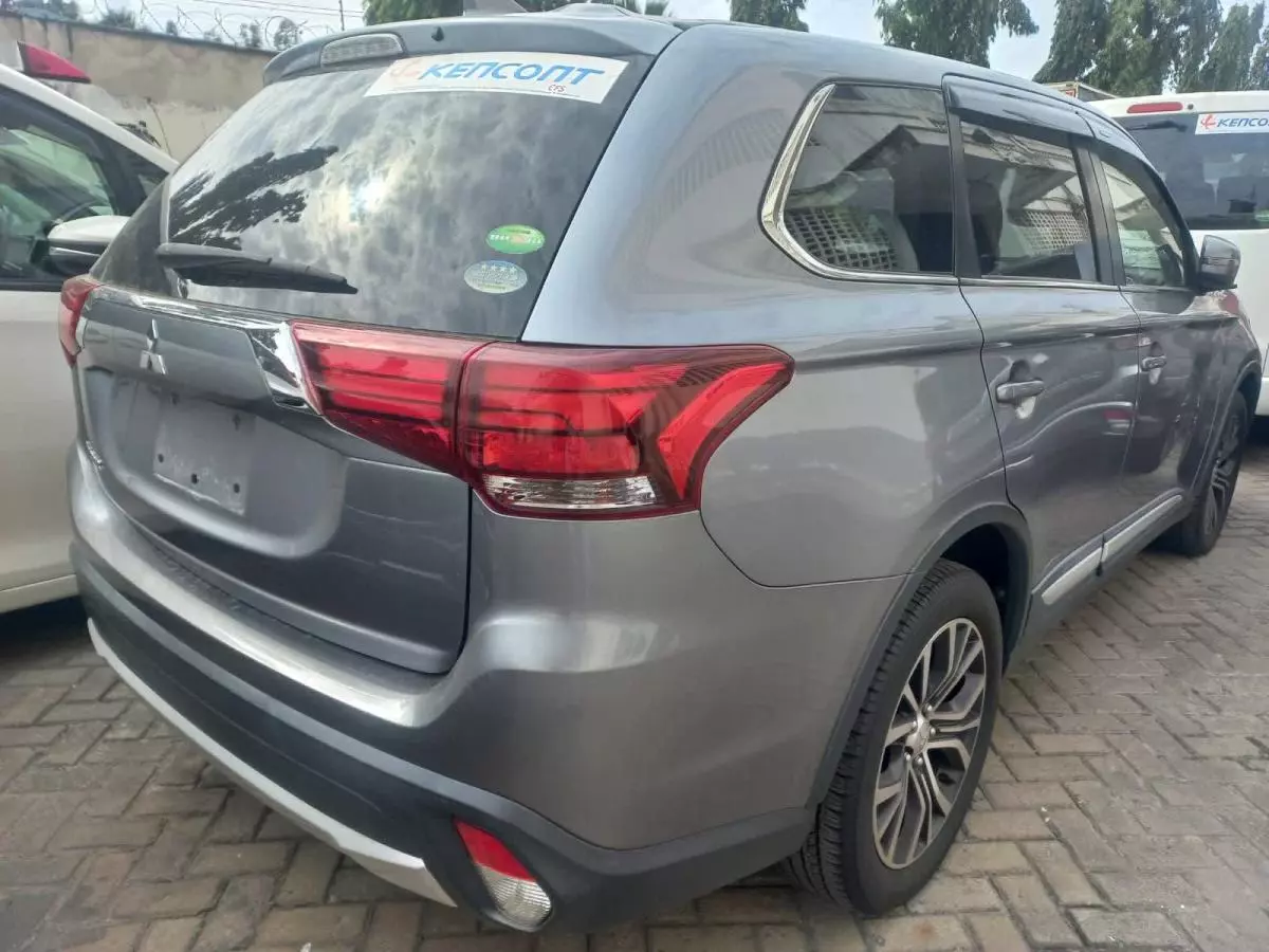 Mitsubishi OUTLANDER   - 2017