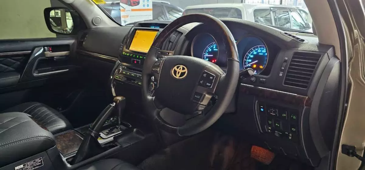 Toyota Landcruiser ZX   - 2010