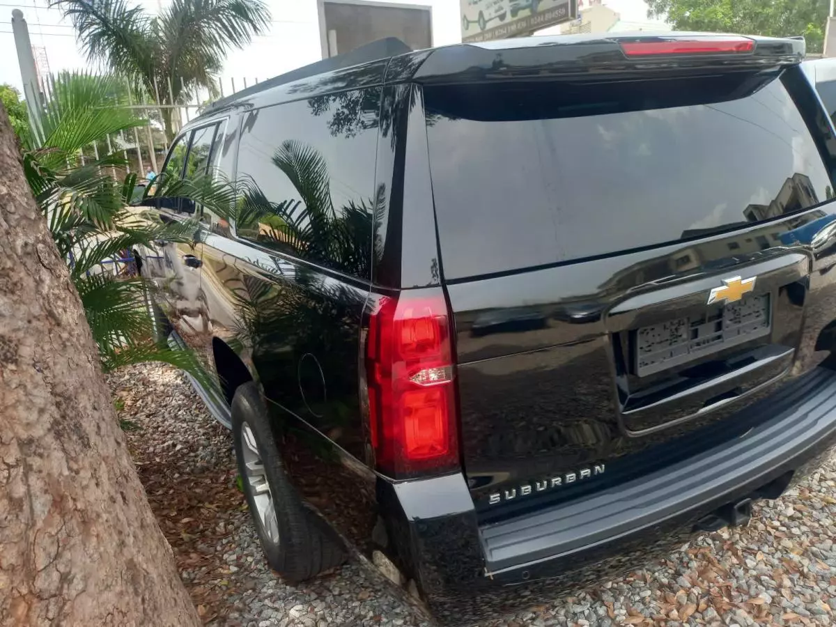 Chevrolet Suburban   - 2020