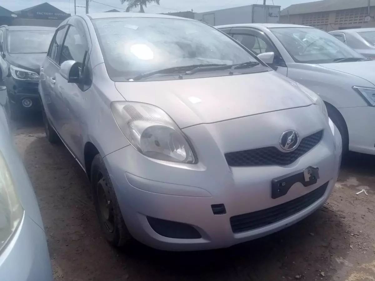 Toyota Vitz   - 2009