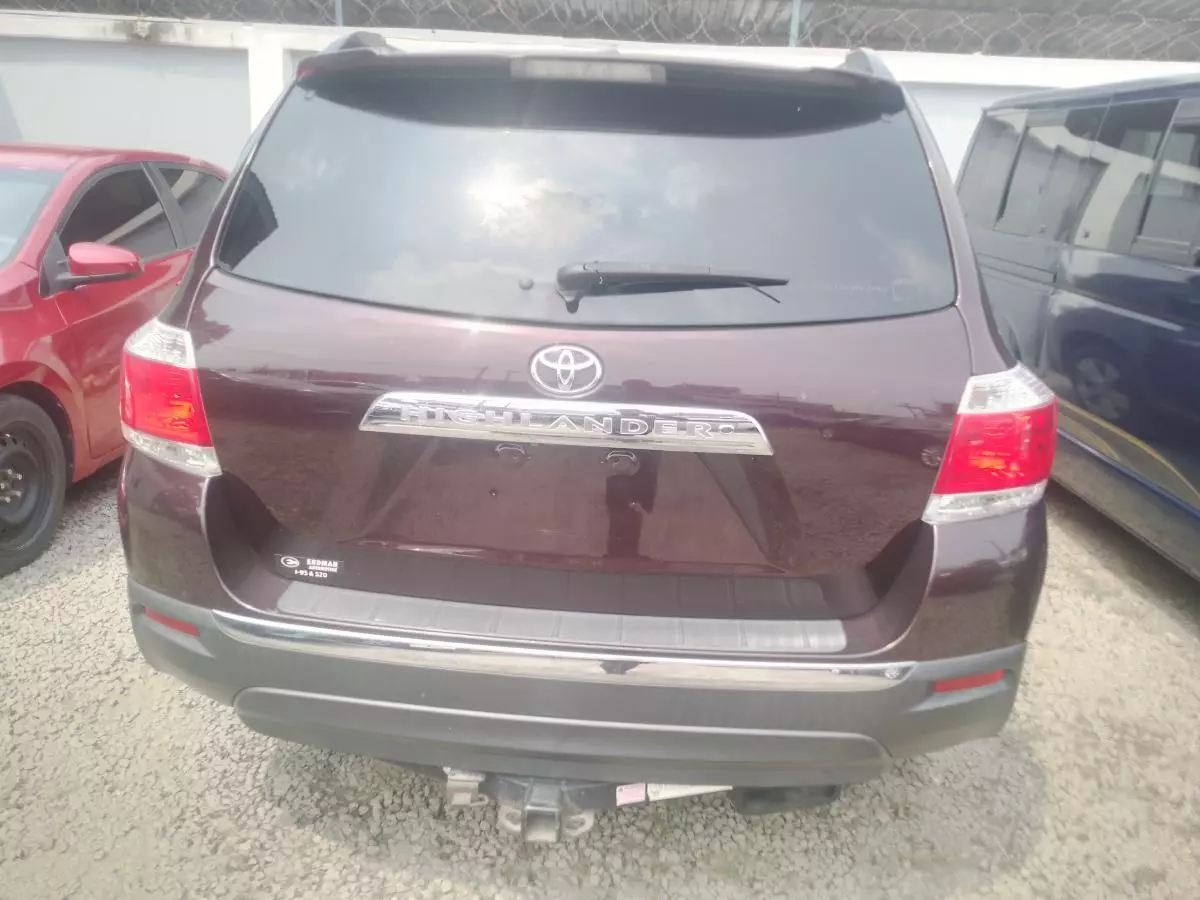 Toyota Highlander   - 2012