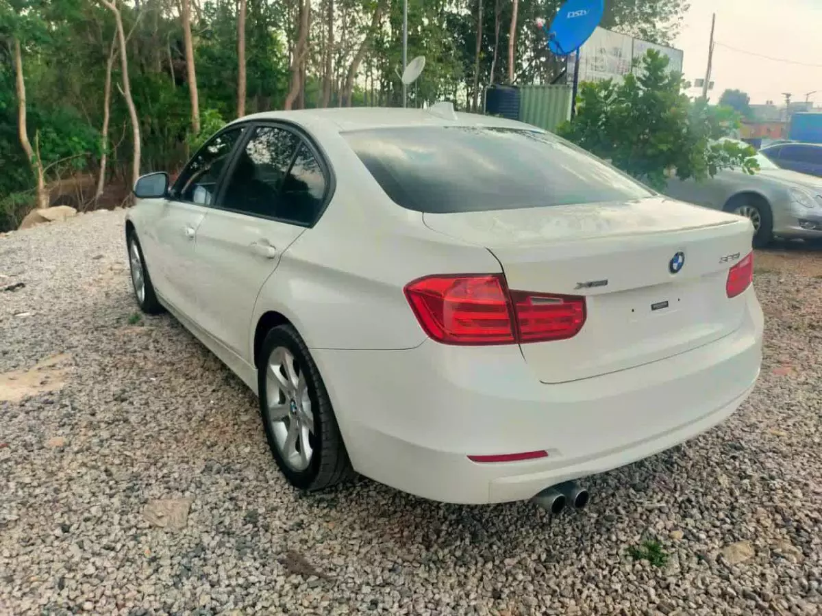 BMW 328i - 2013