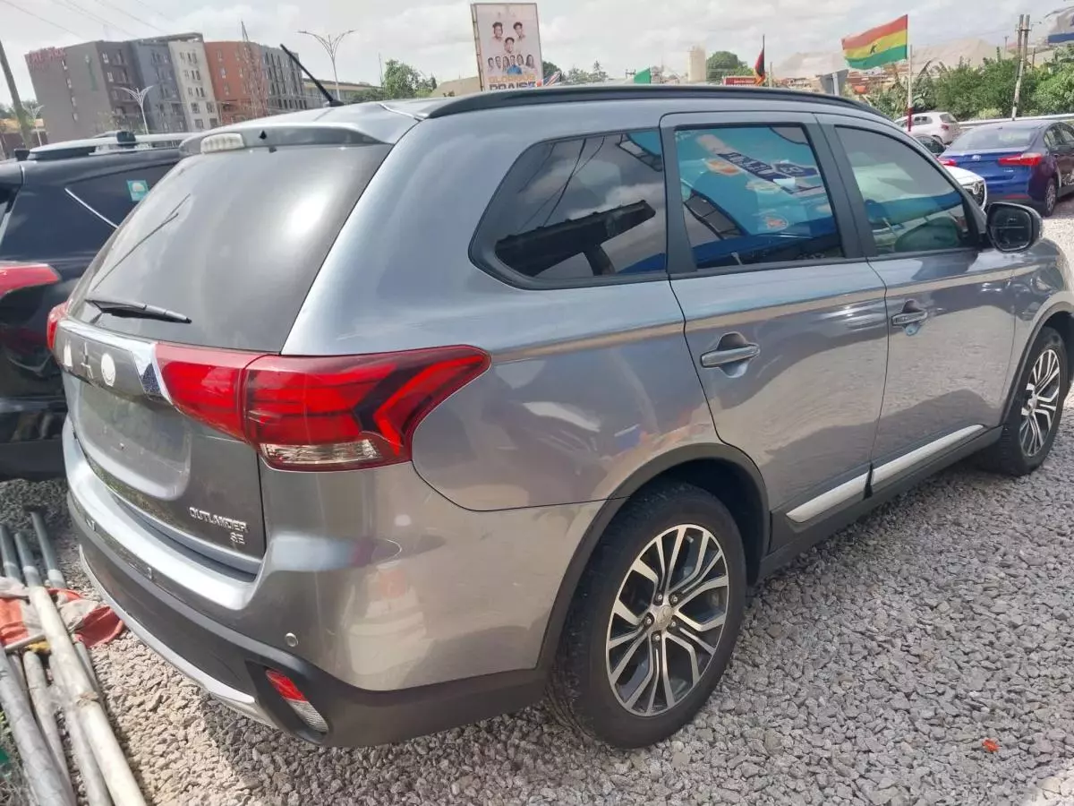 Mitsubishi OUTLANDER   - 2017