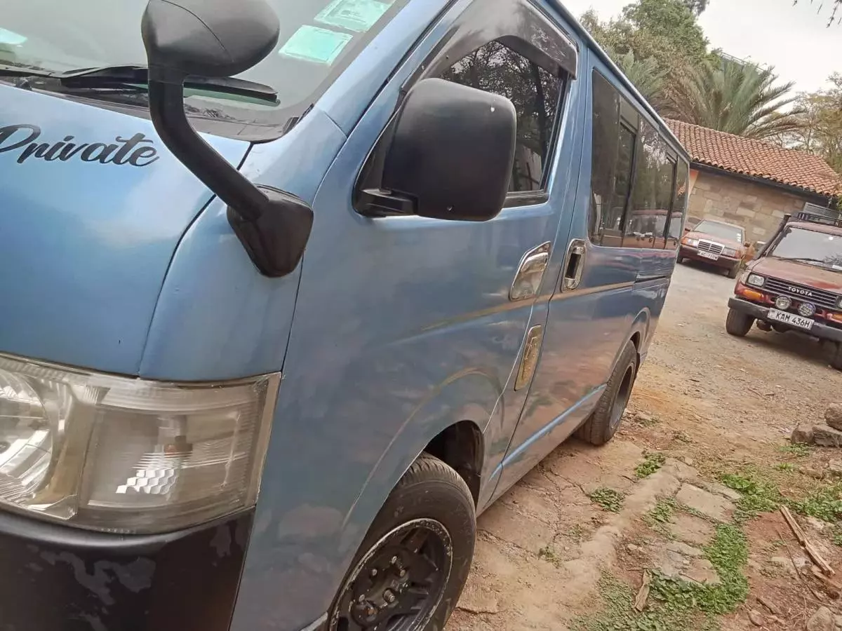 Toyota Hiace   - 2014