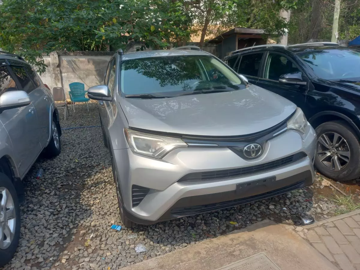 Toyota RAV4   - 2017