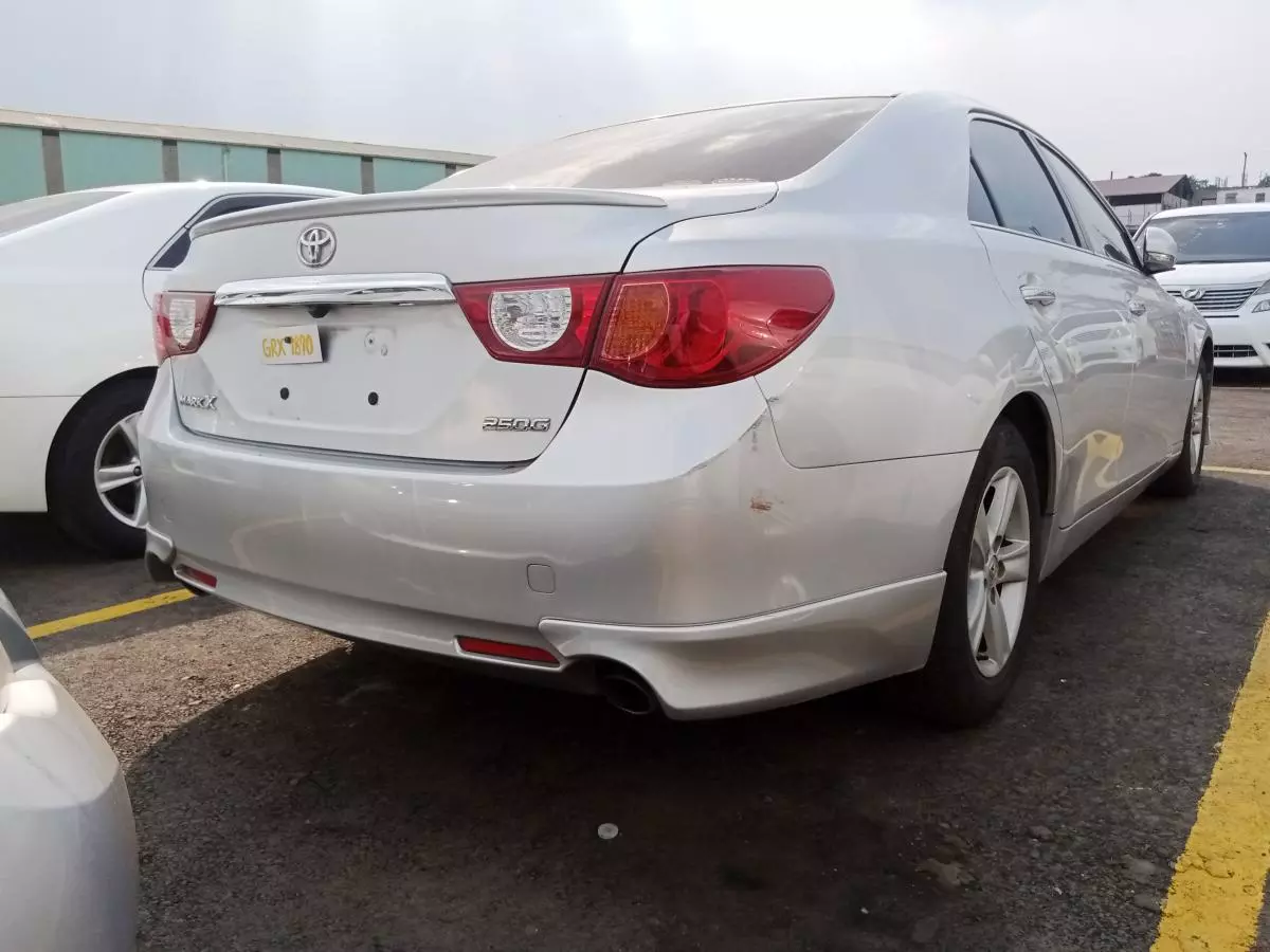 Toyota Mark X   - 2010