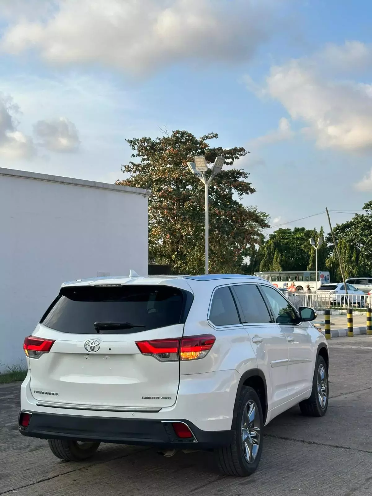 Toyota Highlander   - 2018