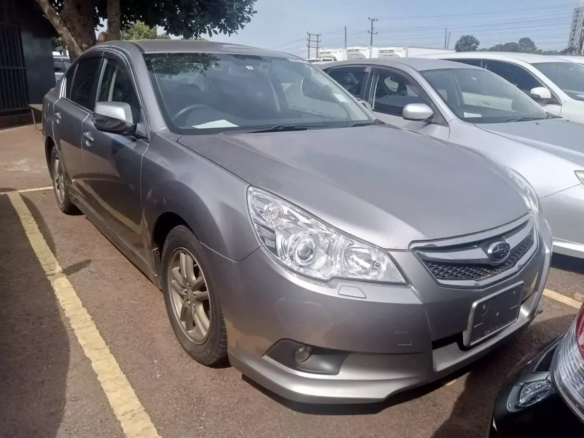 Subaru Legacy   - 2011