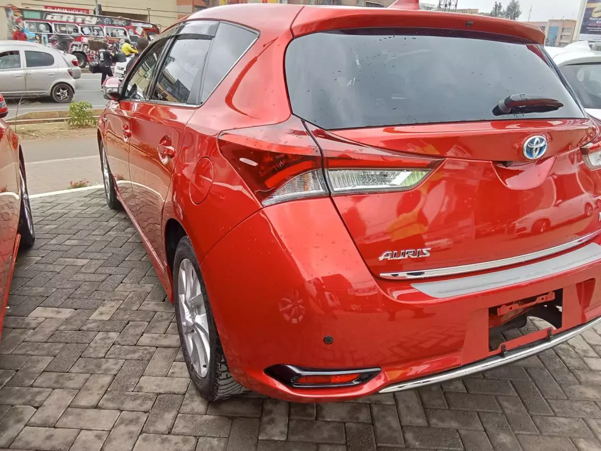 Toyota Auris Hybrid   - 2017