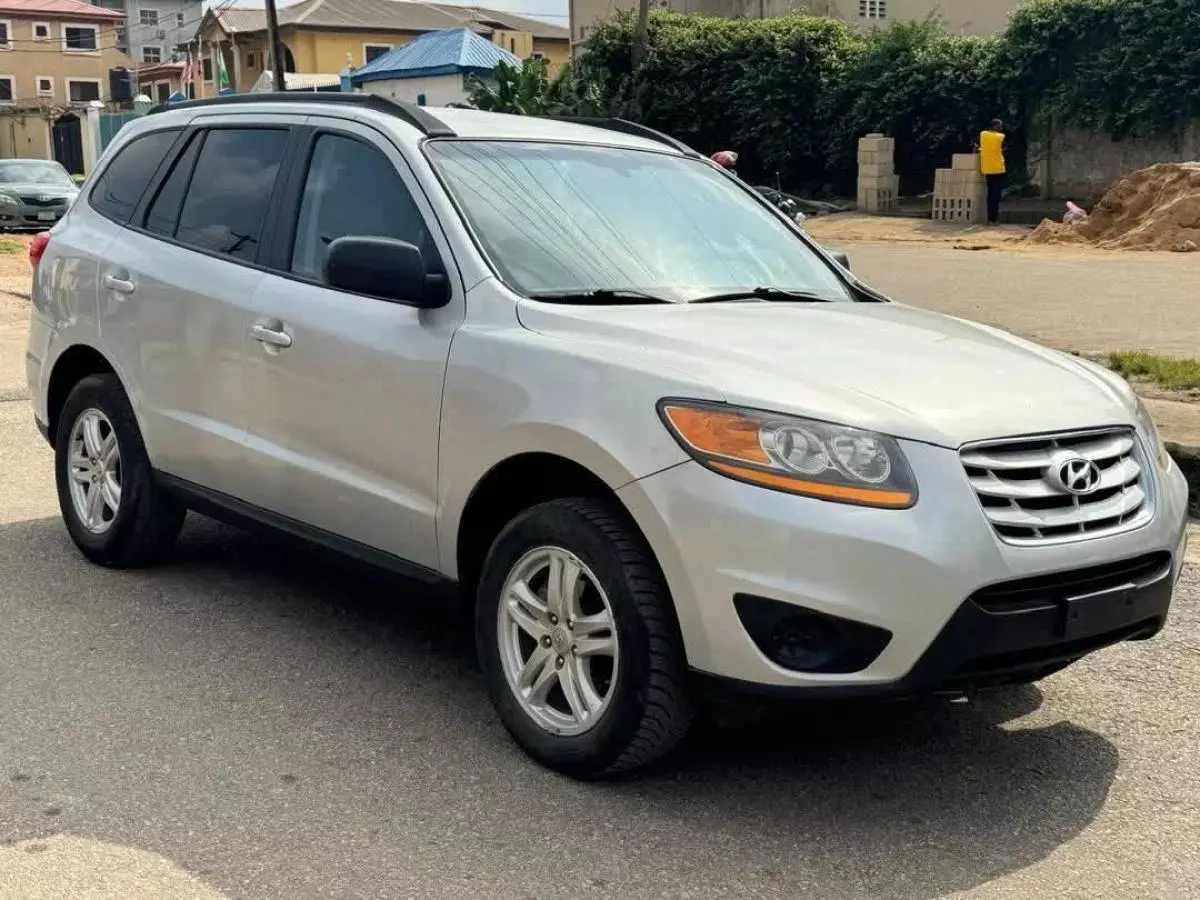 Hyundai Santa Fe   - 2010