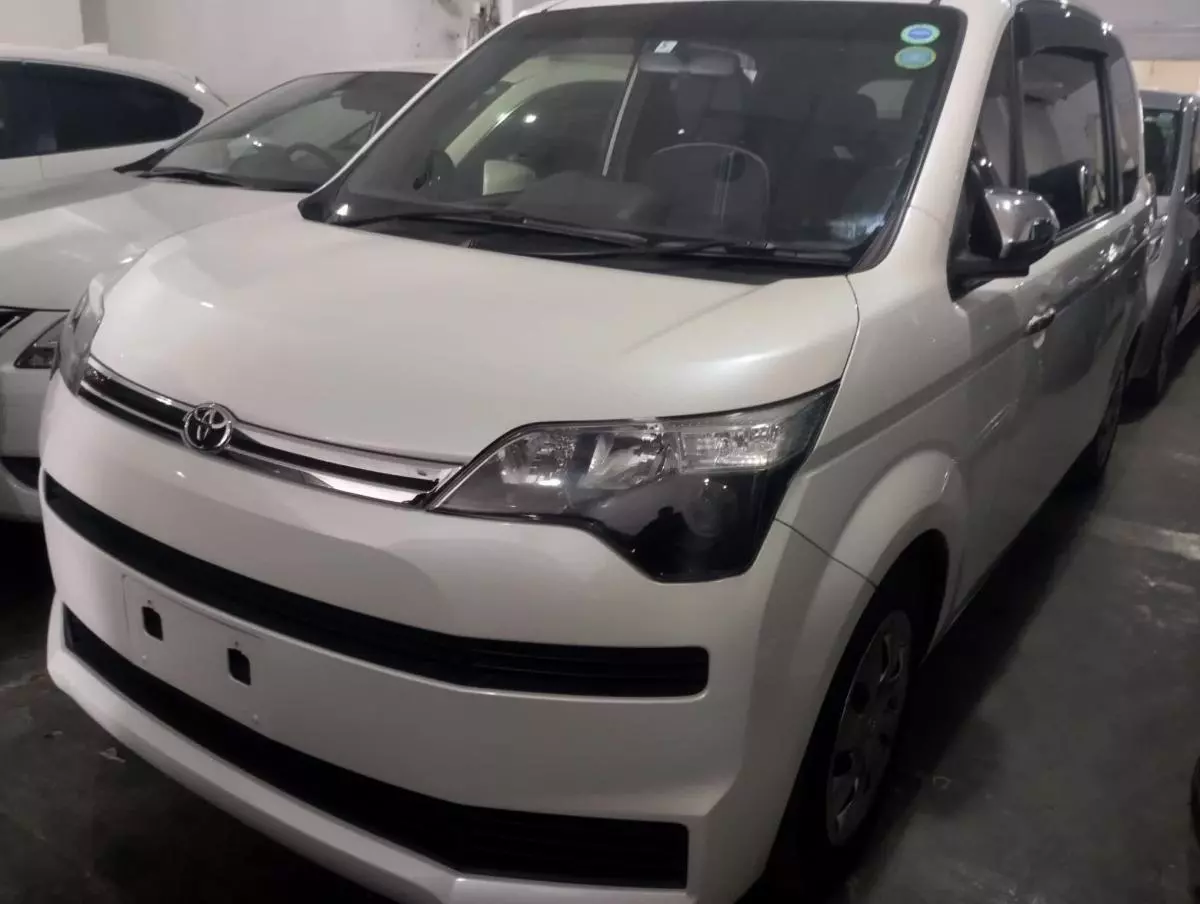 Toyota Spade  - 2016
