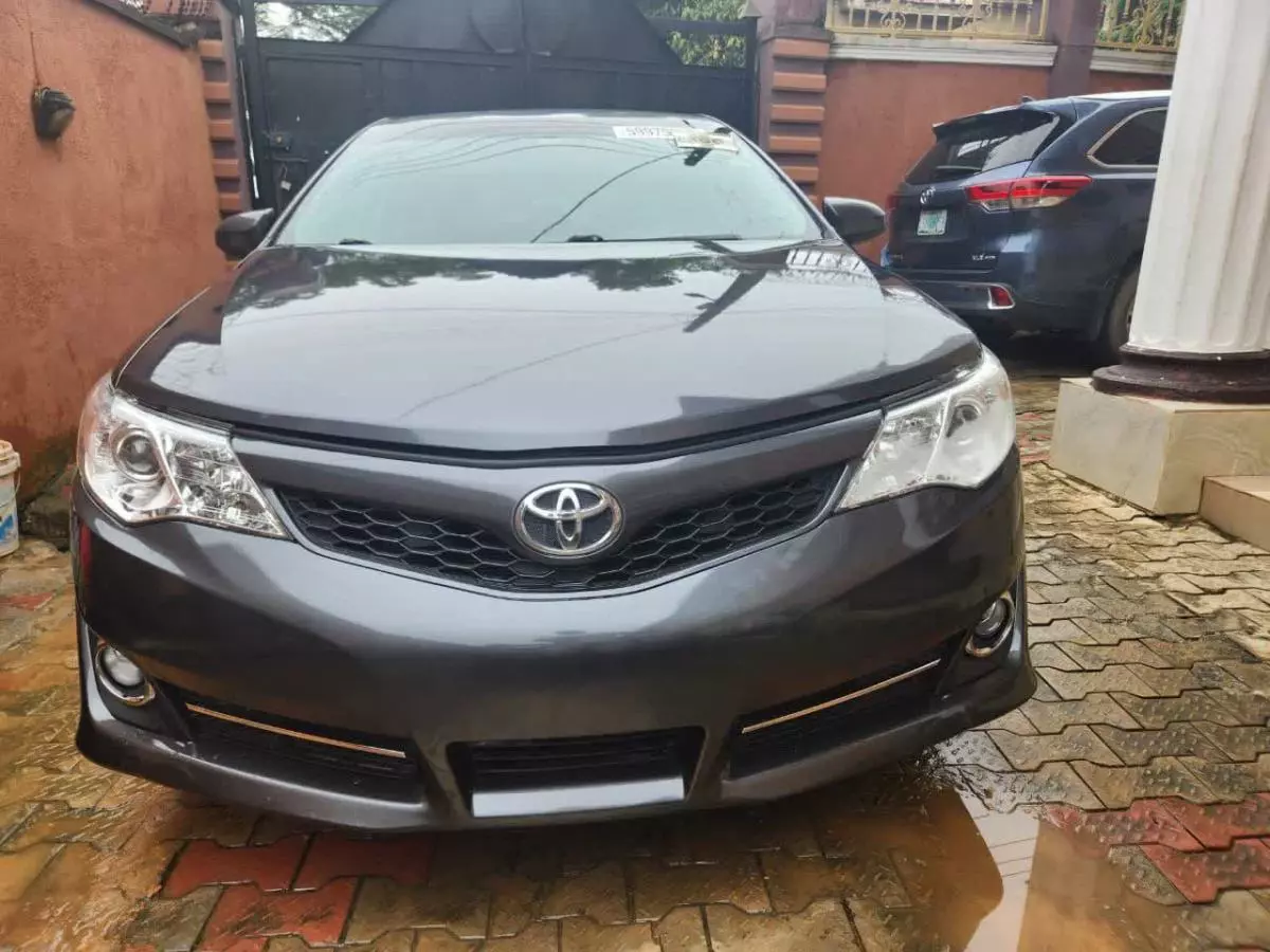 Toyota Camry   - 2013