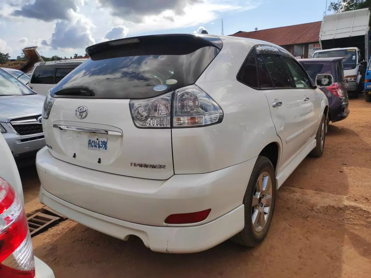 Toyota Harrier - 2010