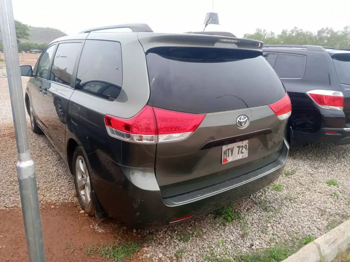 Toyota Sienna   - 2012