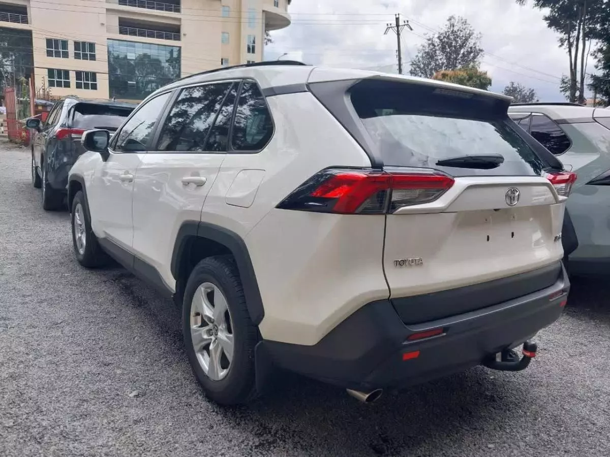 Toyota RAV 4   - 2019