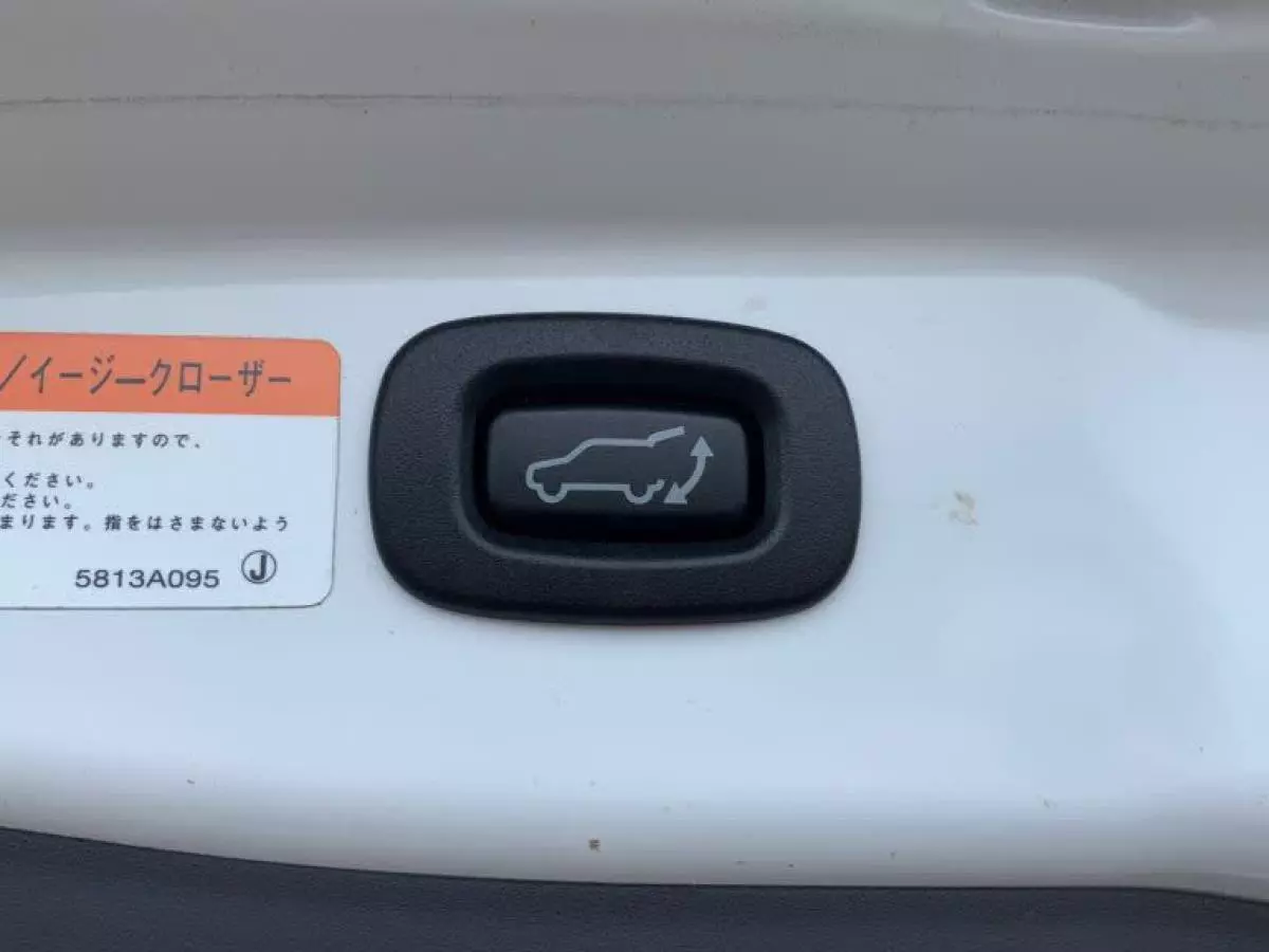 Mitsubishi Plug-in Hybrid Outlander - 2015