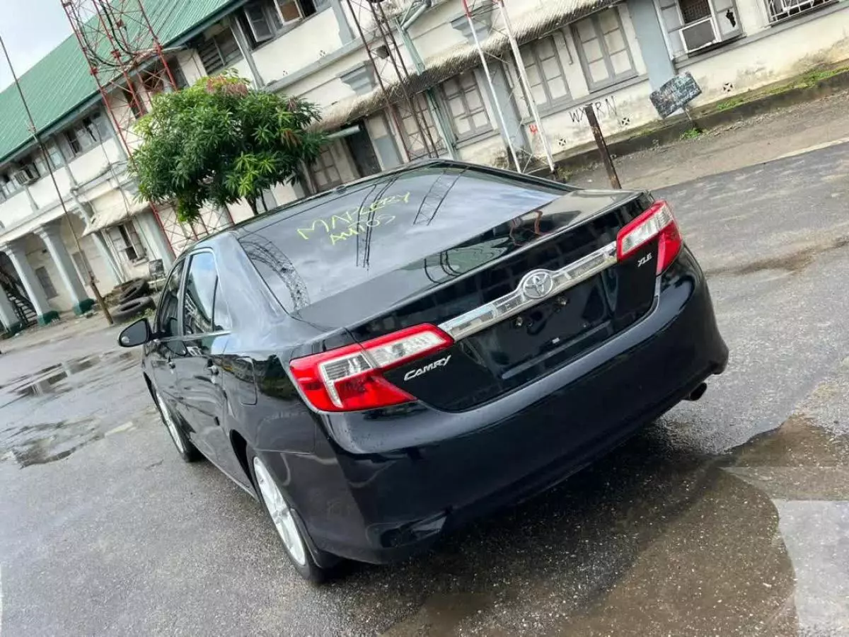 Toyota Camry   - 2012