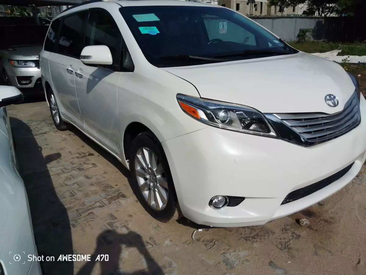 Toyota Sienna   - 2015